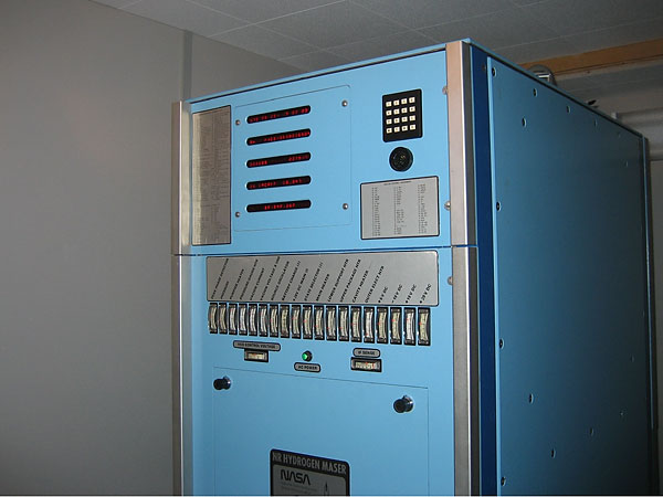 The hydrogen maser atomic clock at the Algonquin Radio Observatory