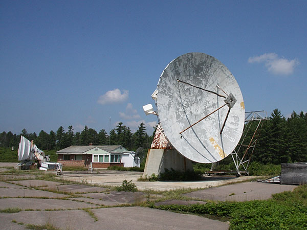 An old feed horn and an 11 metre antenna at the Algonquin Radio Observatory
