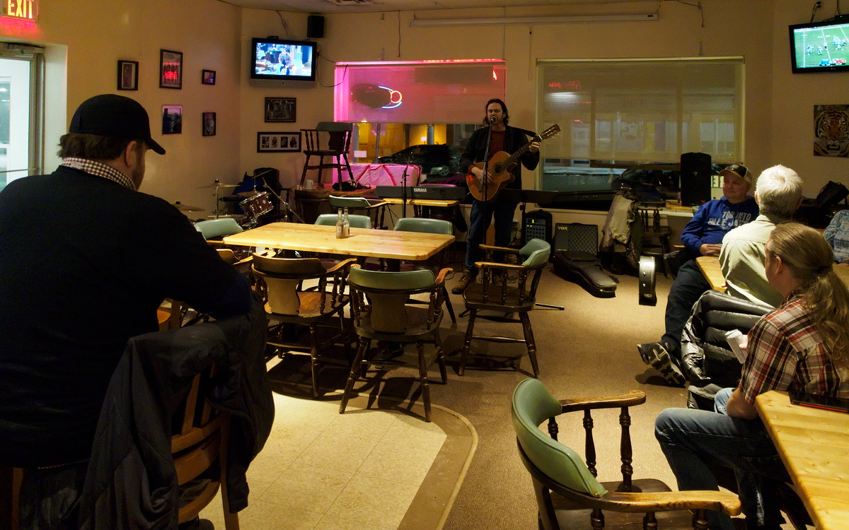 Open mic at Long Shots Sports Cafe in Deep River  20230124