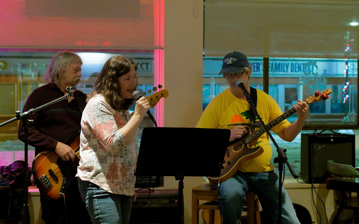 Open mic at Long Shots Sports Cafe in Deep River 20230228