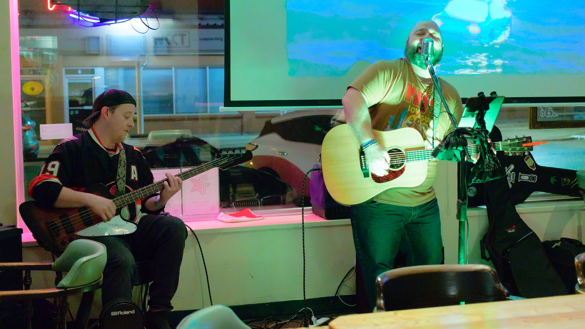 Mitch Desilets and Bob perform at Long Shots Sports Cafe in Deep River 20230304