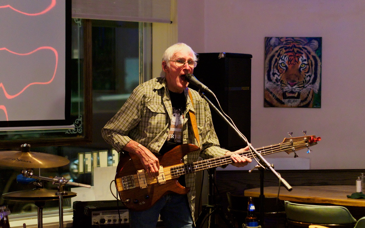 Lock Stock and Barrel perform at Long Shots Sports Cafe in Deep River 20230610