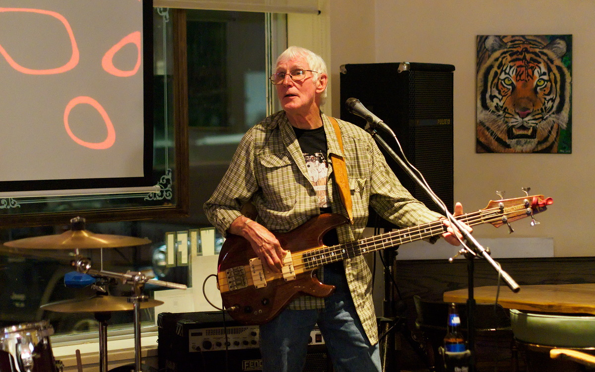 Lock Stock and Barrel perform at Long Shots Sports Cafe in Deep River 20230610