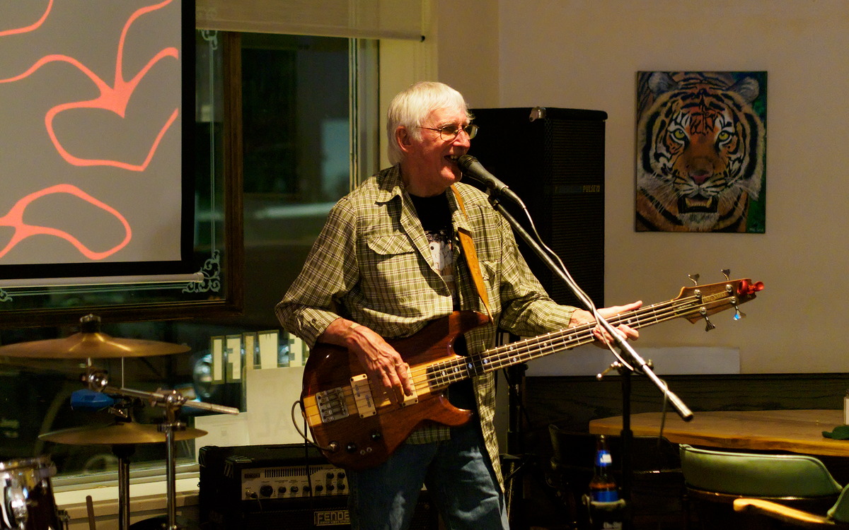 Lock Stock and Barrel perform at Long Shots Sports Cafe in Deep River 20230610