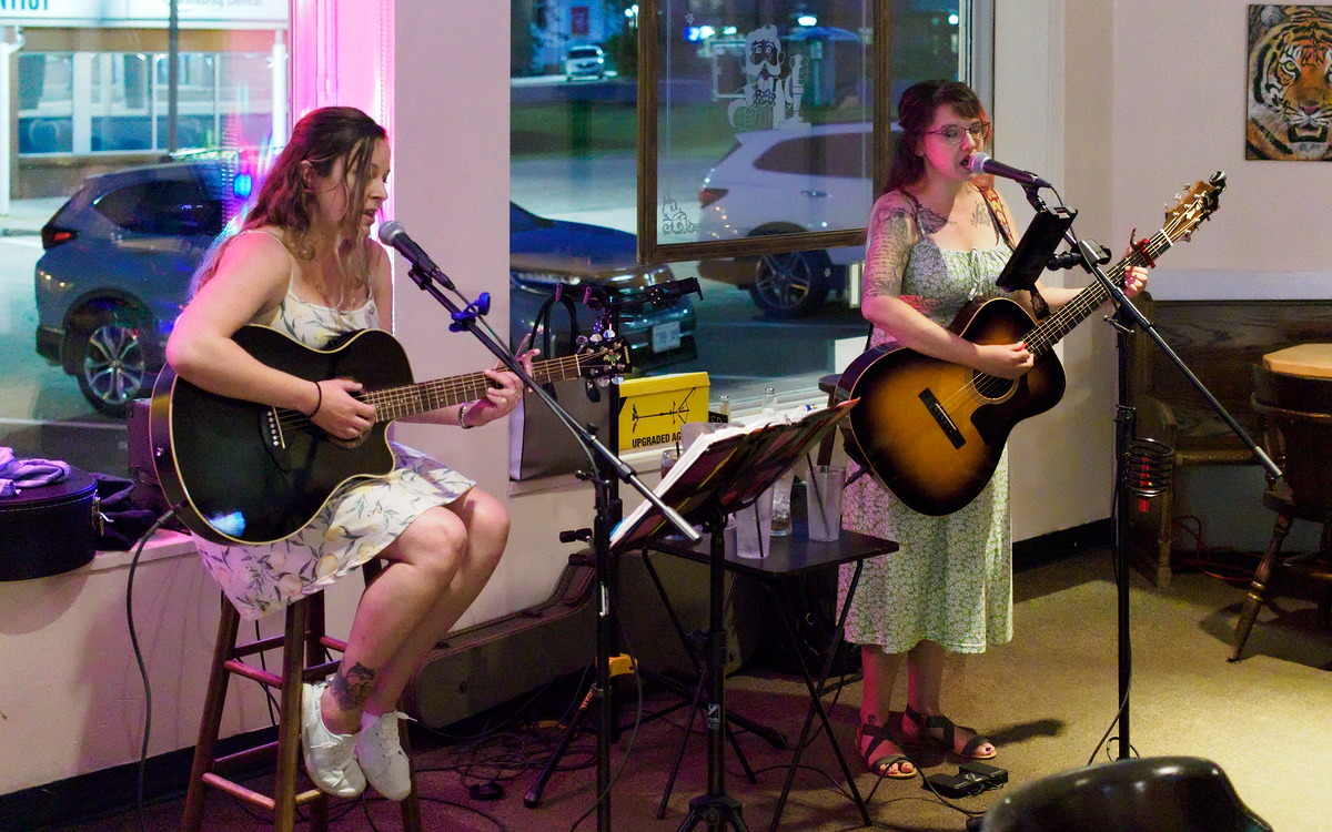 The Broome Turners perform at Long Shots Sports Cafe in Deep River 20230729