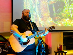 Mitch Desilets performs at Long Shots Sports Cafe in Deep River  20221210