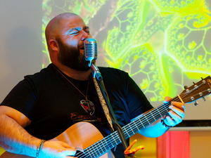 Mitch Desilets performs at Long Shots Sports Cafe in Deep River  20221210
