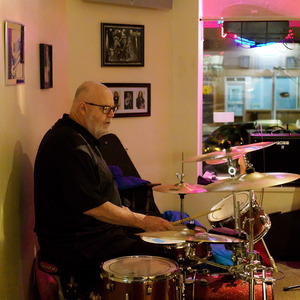 Open mic at Long Shots Sports Cafe in Deep River  20221213