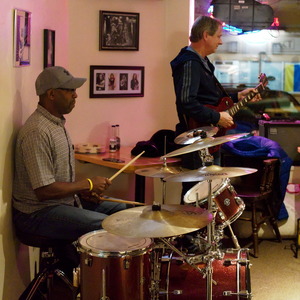 Open mic at Long Shots Sports Cafe in Deep River  20221220