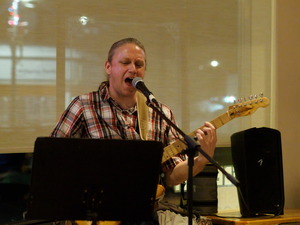 Open mic at Long Shots Sports Cafe in Deep River  20230124