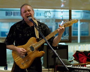 Open mic at Long Shots Sports Cafe in Deep River  20230228