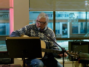 Open mic at Long Shots Sports Cafe in Deep River  20230228