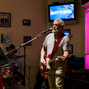 Open mic at Long Shots Sports Cafe in Deep River  20230307