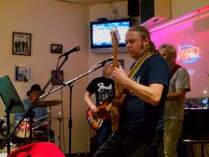 Open mic at Long Shots Sports Cafe in Deep River  20230307