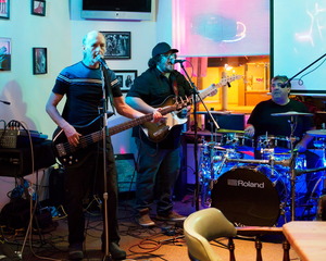 The Lonesome Dreamers perform at Long Shots Sports Cafe in Deep River  20230408