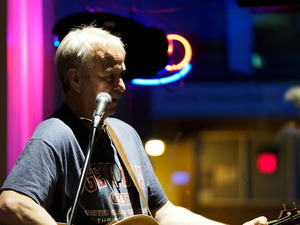 The Laurentian Hillbillies perform at Long Shots Sports Cafe in Deep River  20230527