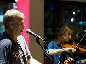 The Laurentian Hillbillies perform at Long Shots Sports Cafe in Deep River  20230527