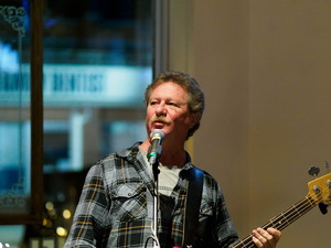 The Laurentian Hillbillies perform at Long Shots Sports Cafe in Deep River  20230527