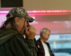 Open mic at Long Shots Sports Cafe in Deep River  20230606