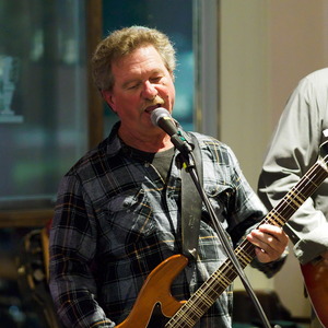 Open mic at Long Shots Sports Cafe in Deep River  20230606