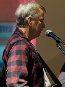 Open mic at Long Shots Sports Cafe in Deep River  20230606