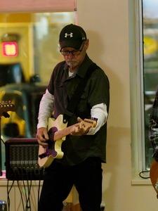 Open mic at Long Shots Sports Cafe in Deep River  20230606