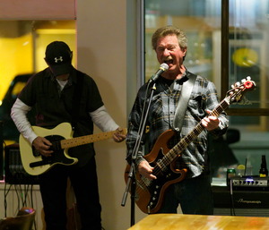 Open mic at Long Shots Sports Cafe in Deep River  20230606