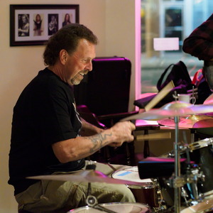 Open mic at Long Shots Sports Cafe in Deep River  20230606