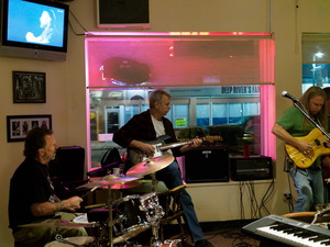Open mic at Long Shots Sports Cafe in Deep River  20230606