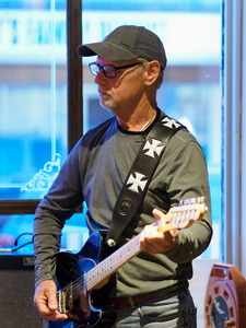 Open mic at Long Shots Sports Cafe in Deep River  20230613