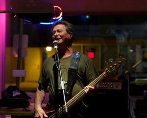 Open mic at Long Shots Sports Cafe in Deep River  20230613