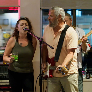 Open mic at Long Shots Sports Cafe in Deep River  20230613