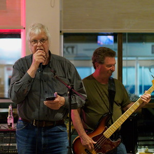 Open mic at Long Shots Sports Cafe in Deep River  20230613