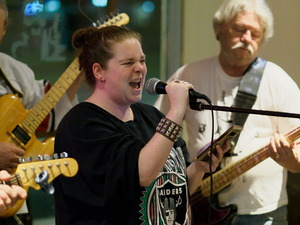 Open mic at Long Shots Sports Cafe in Deep River  20230613