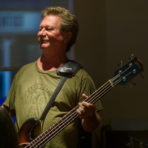 Open mic at Long Shots Sports Cafe in Deep River  20230704