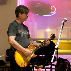 Open mic at Long Shots Sports Cafe in Deep River  20230704