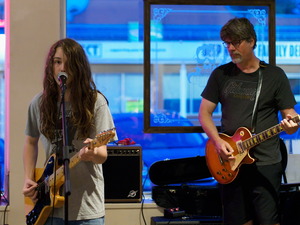 Open mic at Long Shots Sports Cafe in Deep River  20230711