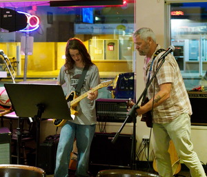 Open mic at Long Shots Sports Cafe in Deep River  20230711