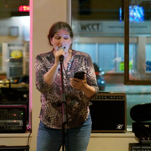 Open mic at Long Shots Sports Cafe in Deep River  20230711