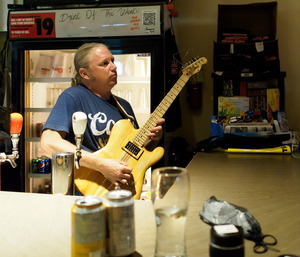 Open mic at Long Shots Sports Cafe in Deep River  20230711
