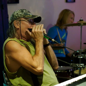 Open mic at Long Shots Sports Cafe in Deep River  20230725