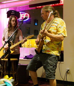 Open mic at Long Shots Sports Cafe in Deep River  20230725