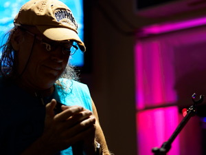 Open mic at Long Shots Sports Cafe in Deep River  20231017