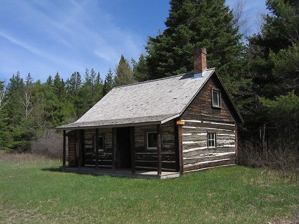 Cabin at Basin Depot in Algonquin Park