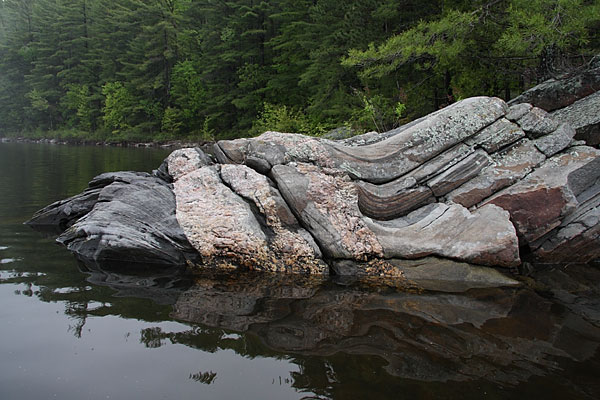 perpendicular granite intrusion into the bedrock on the Quebec shore of the Ottawa River near Presquisle