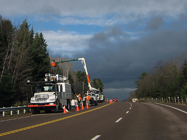 Hydro One repairing power lines along hwy 17 near Point Alexander