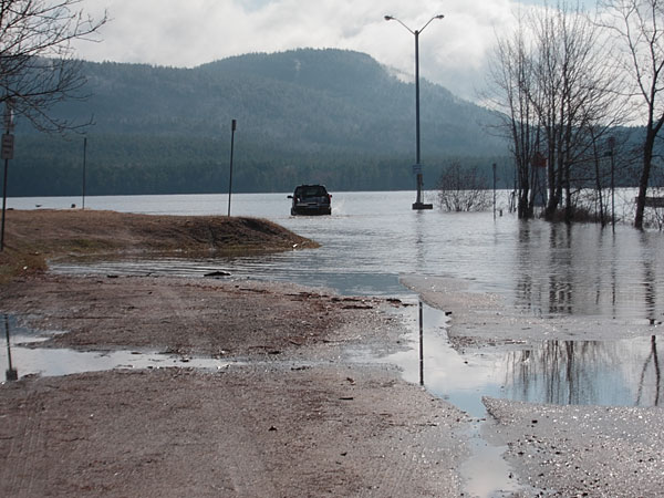 High water at the Deep River Pier