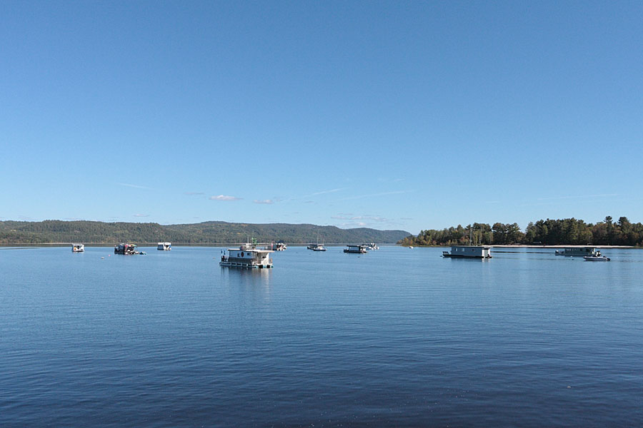 House boats anchored off Deep River waterfront